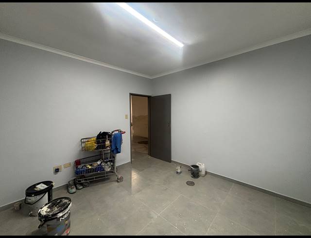 250M² WAREHOUSE TO LET IN STIKLAND INDUSTRIAL